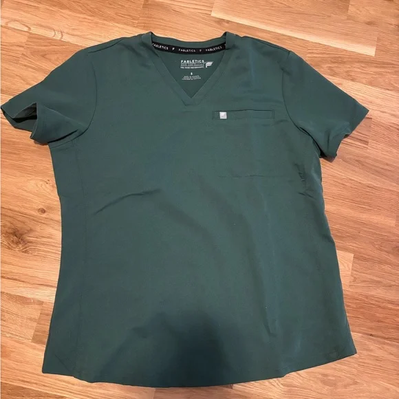 FABLETICS Hunter Green Vital 1-Pocket Scrub Top - Picture 5 of 5